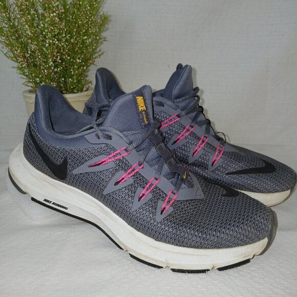 NIKE SWIFT GREY AND PINK RUNNING SHOES.  STILL IN GREAT CONDITION.  SIZE 6.5 - Picture 2 of 8